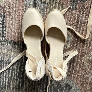 MOVING SALE: Soludos wedges